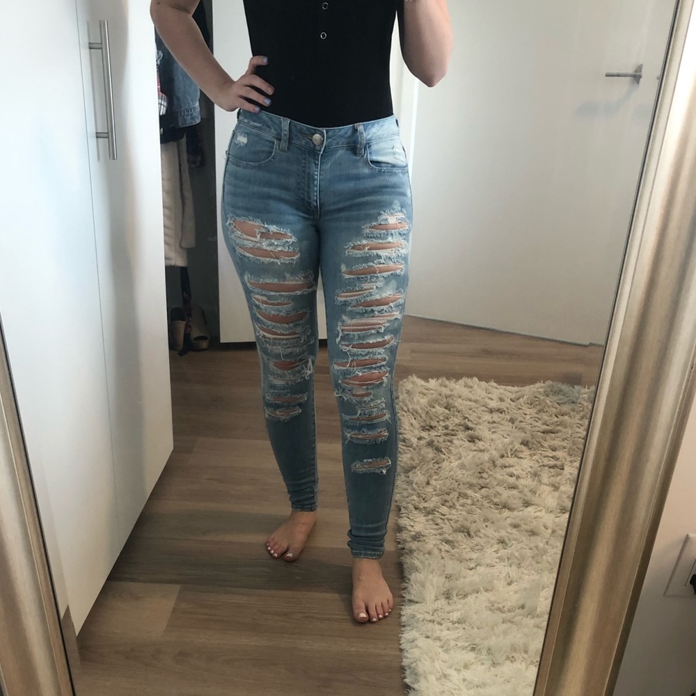 Light wash ripped high waisted skinny jeans